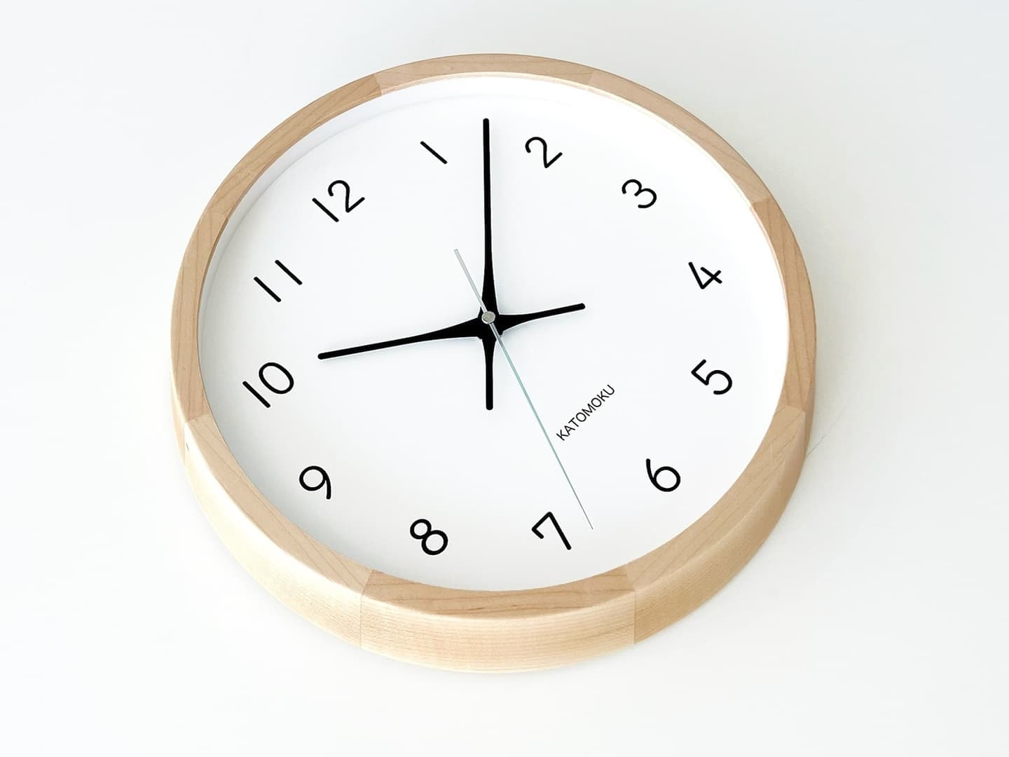 郡上踊りで有名な郡上八幡で観光体験のカトモクのお店を運営する加藤木工が作る日本製セイコー電波壁掛け時計