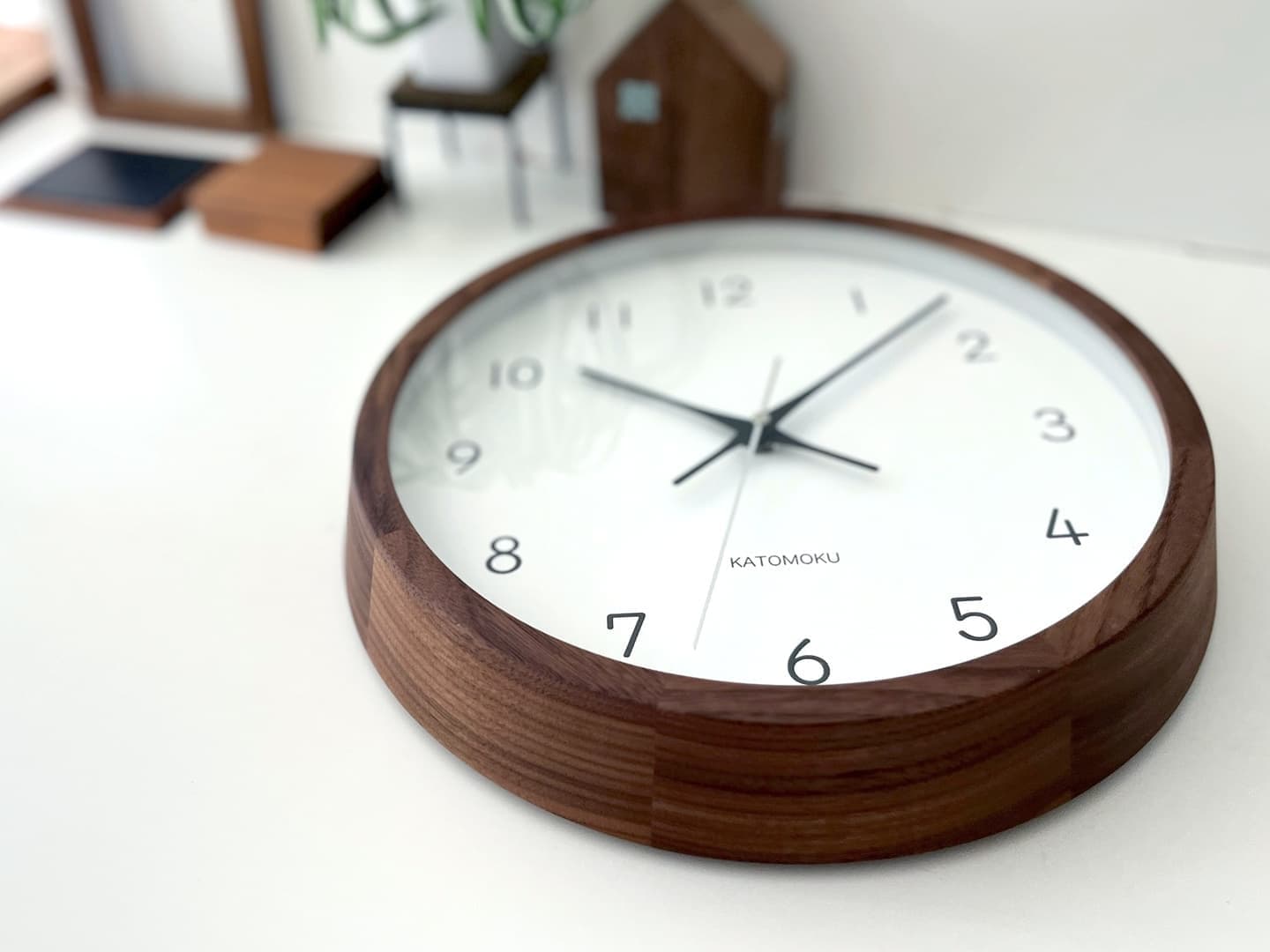 郡上踊りで有名な郡上八幡で観光体験のカトモクのお店を運営する加藤木工が作る日本製セイコー電波壁掛け時計