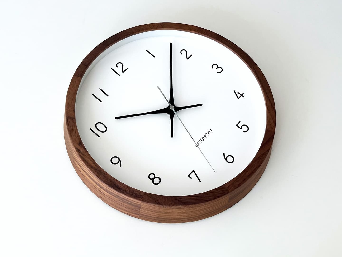 郡上踊りで有名な郡上八幡で観光体験のカトモクのお店を運営する加藤木工が作る日本製セイコー電波壁掛け時計