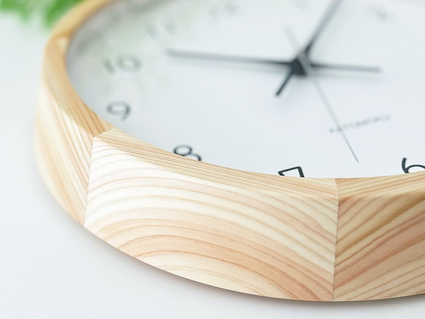 郡上踊りで有名な郡上八幡で観光体験のカトモクのお店を運営する加藤木工が作る日本製セイコー電波壁掛け時計