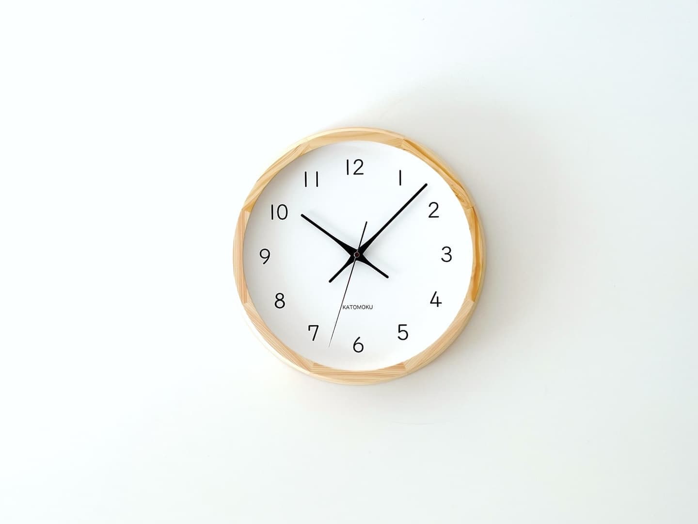 郡上踊りで有名な郡上八幡で観光体験のカトモクのお店を運営する加藤木工が作る日本製セイコー電波壁掛け時計