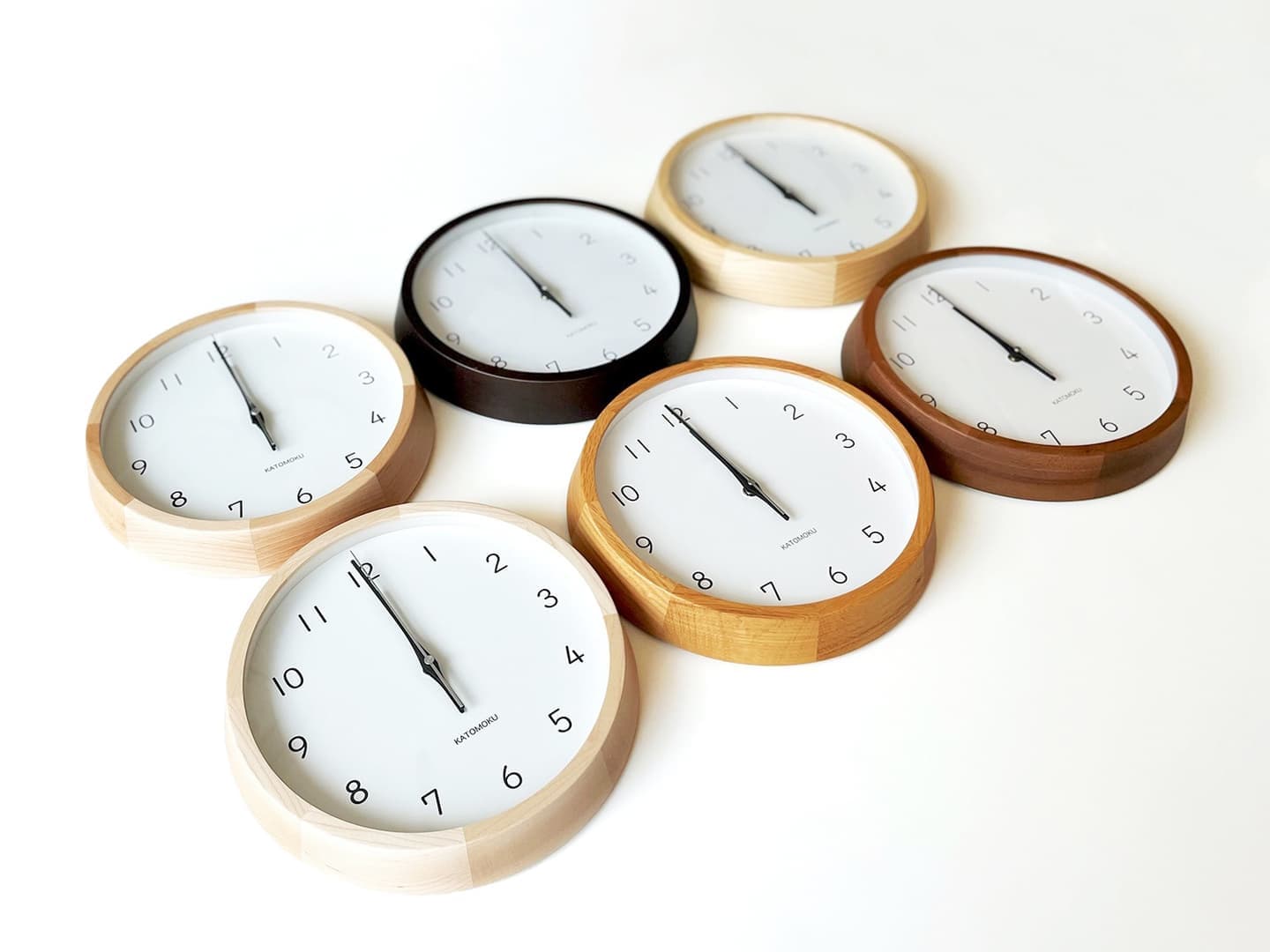 郡上踊りで有名な郡上八幡で観光体験のカトモクのお店を運営する加藤木工が作る日本製セイコー電波壁掛け時計