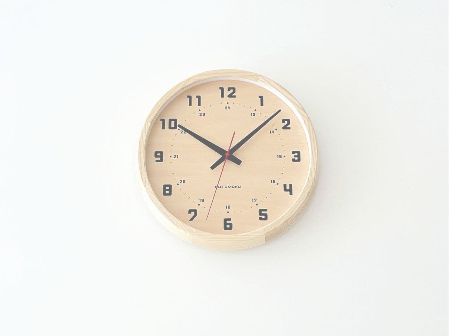 時計 掛け時計 壁掛け時計 電波時計 木の時計 国産 日本 岐阜県 郡上八幡 インテリア 雑貨 丁寧な暮らし 北欧 シンプル オシャレ 静音 静か 自動受信 時刻修正 自動 便利 簡単 SEIKO 無垢材 天然素材 新生活 模様替え 引っ越し お祝い プレゼント ギフト 贈り物 寝室 ベッドルーム 書斎 無垢材 木枠         ホワイトアッシュ シナ文字盤 木の文字盤 秒針 赤秒針 目盛り 指標 数字 知育 教育 学習 レトロ ブラック ホワイト ナチュラル
