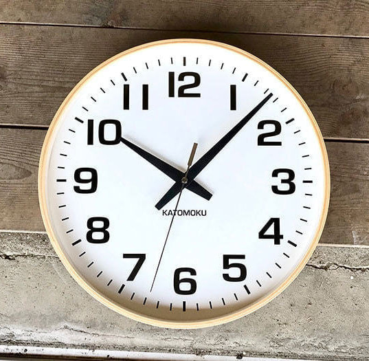 郡上八幡で観光体験のカトモクのお店を運営する加藤木工が作る日本製セイコー電波壁掛け時計