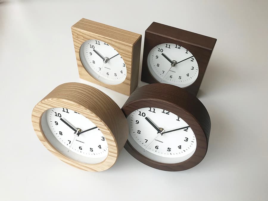 郡上踊りで有名な郡上八幡で観光体験のカトモクのお店を運営する加藤木工が作る日本製セイコー電波壁掛け時計