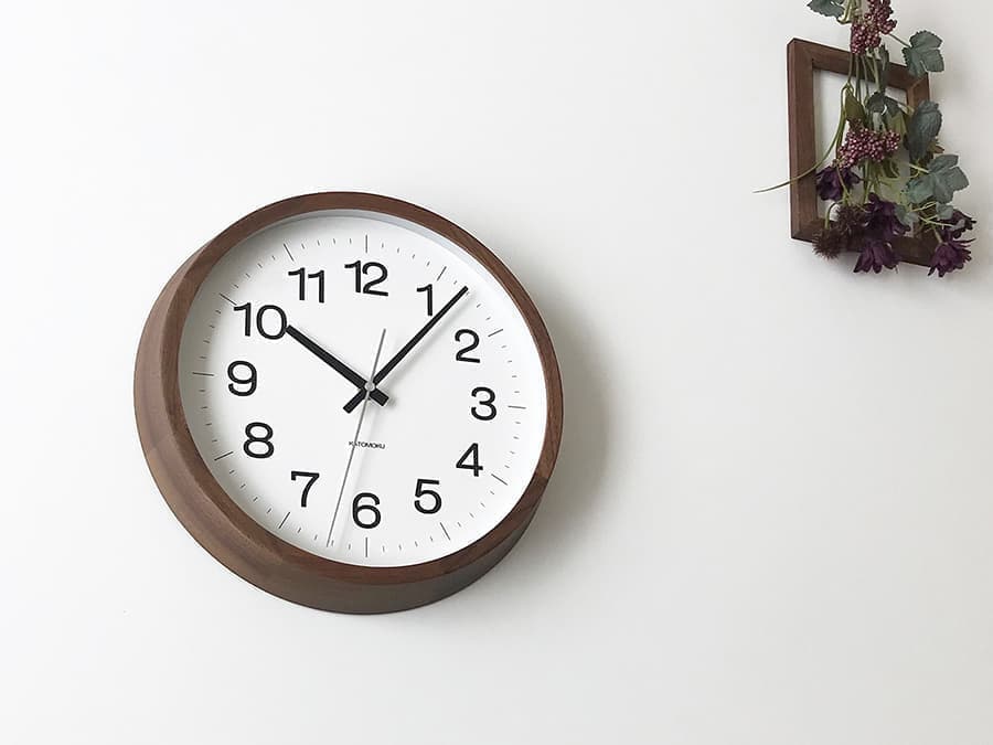 郡上踊りで有名な郡上八幡で観光体験のカトモクのお店を運営する加藤木工が作る日本製セイコー電波壁掛け時計