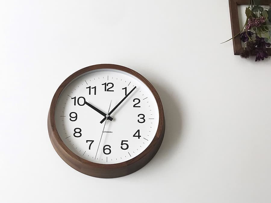 郡上踊りで有名な郡上八幡で観光体験のカトモクのお店を運営する加藤木工が作る日本製セイコー電波壁掛け時計