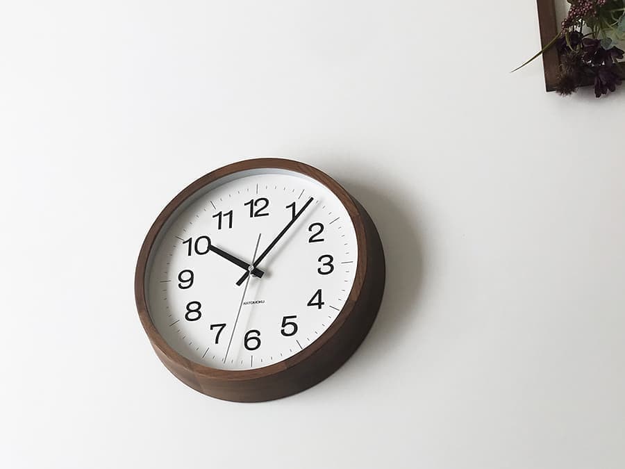 郡上踊りで有名な郡上八幡で観光体験のカトモクのお店を運営する加藤木工が作る日本製セイコー電波壁掛け時計