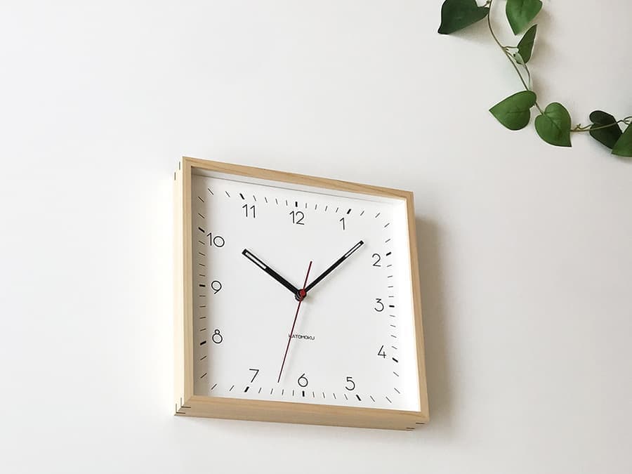 郡上踊りで有名な郡上八幡で観光体験のカトモクのお店を運営する加藤木工が作る日本製セイコー電波壁掛け時計