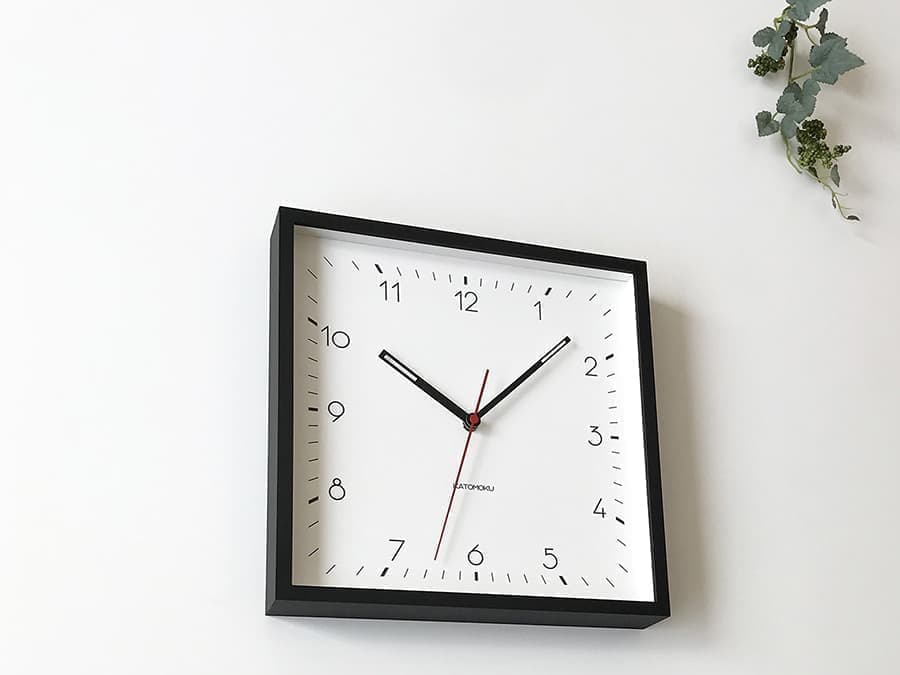 郡上踊りで有名な郡上八幡で観光体験のカトモクのお店を運営する加藤木工が作る日本製セイコー電波壁掛け時計