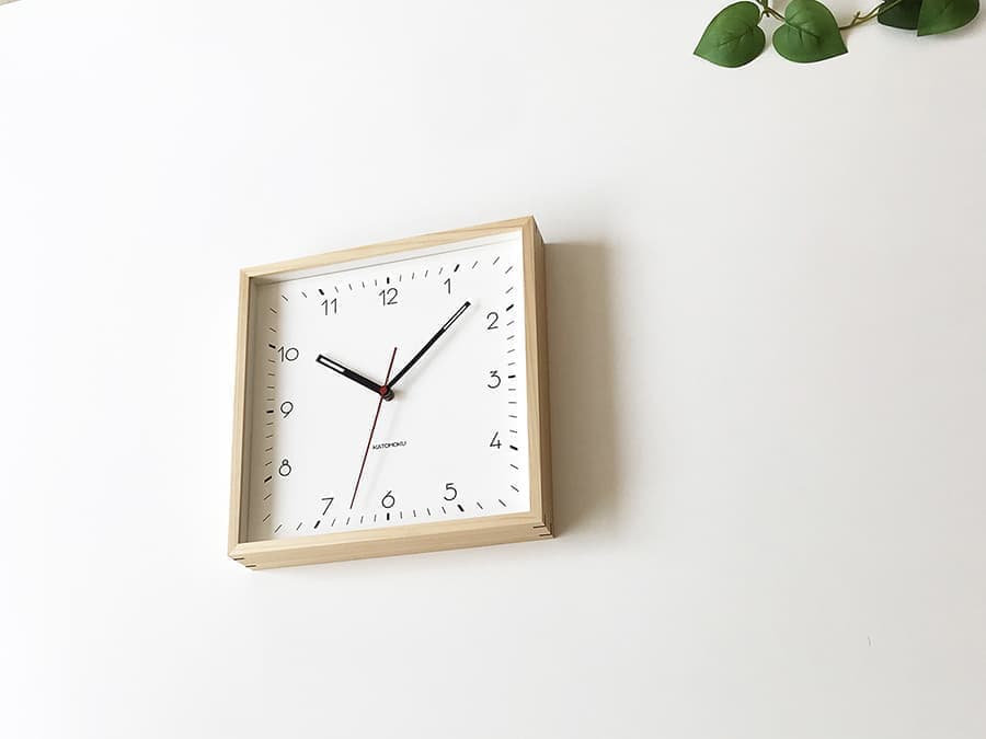 郡上踊りで有名な郡上八幡で観光体験のカトモクのお店を運営する加藤木工が作る日本製セイコー電波壁掛け時計