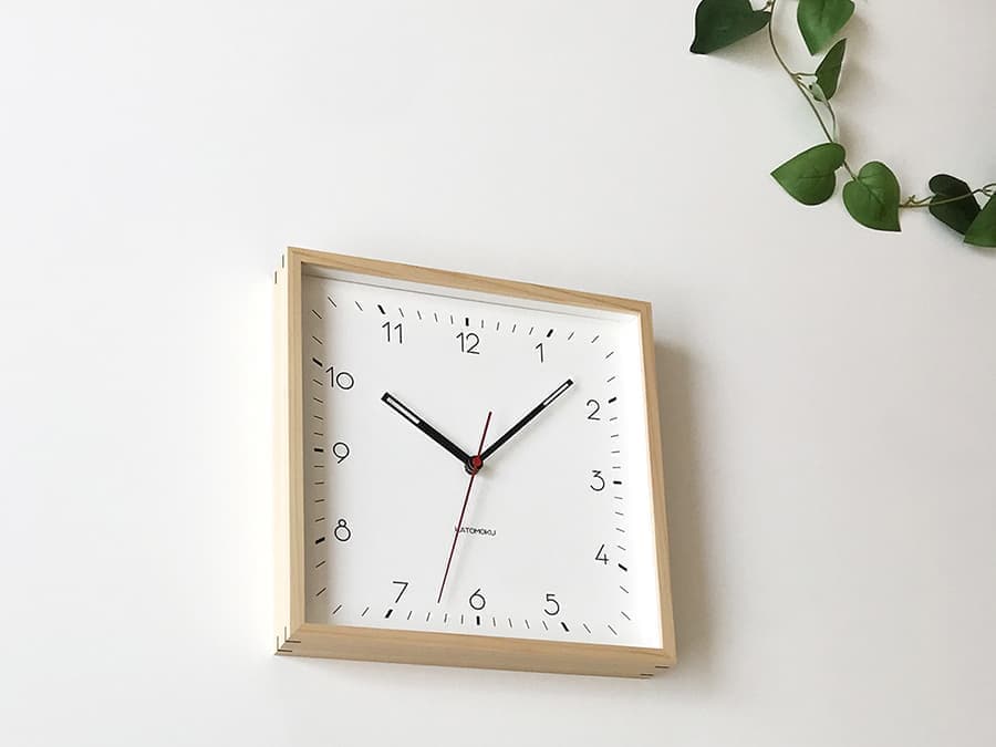 郡上踊りで有名な郡上八幡で観光体験のカトモクのお店を運営する加藤木工が作る日本製セイコー電波壁掛け時計