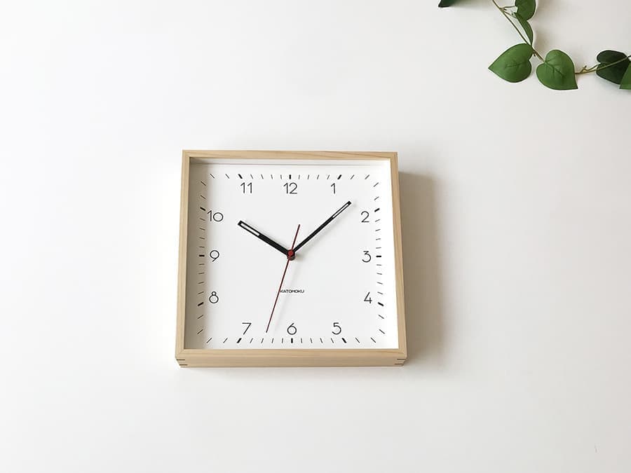 郡上踊りで有名な郡上八幡で観光体験のカトモクのお店を運営する加藤木工が作る日本製セイコー電波壁掛け時計