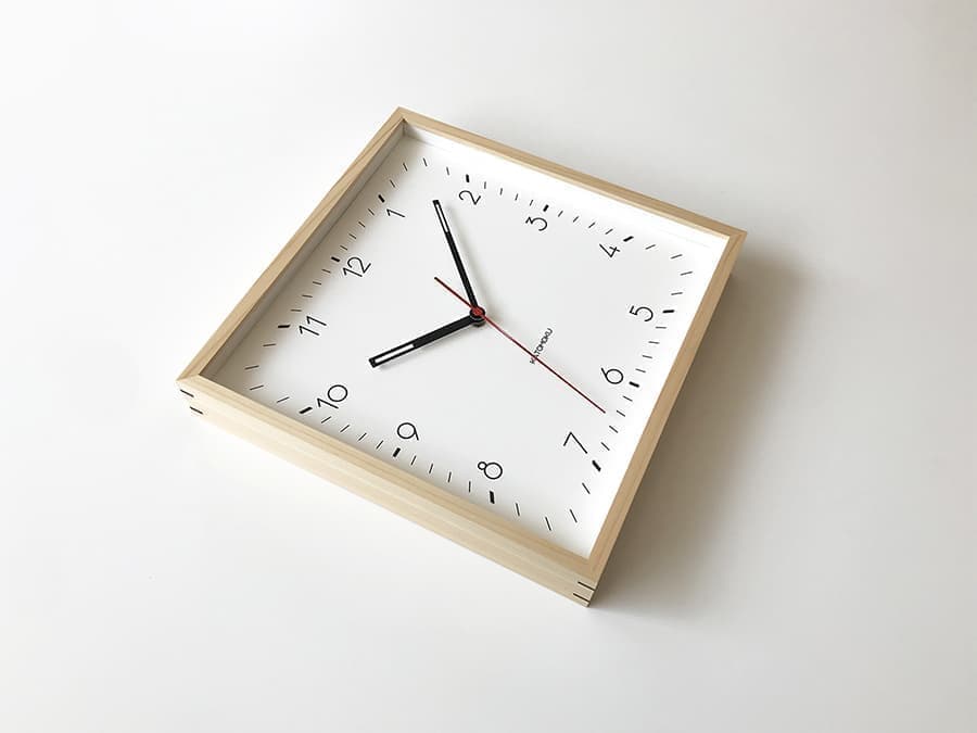 郡上踊りで有名な郡上八幡で観光体験のカトモクのお店を運営する加藤木工が作る日本製セイコー電波壁掛け時計