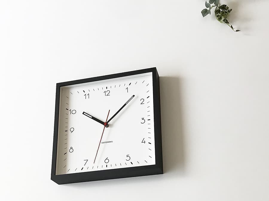 郡上踊りで有名な郡上八幡で観光体験のカトモクのお店を運営する加藤木工が作る日本製セイコー電波壁掛け時計