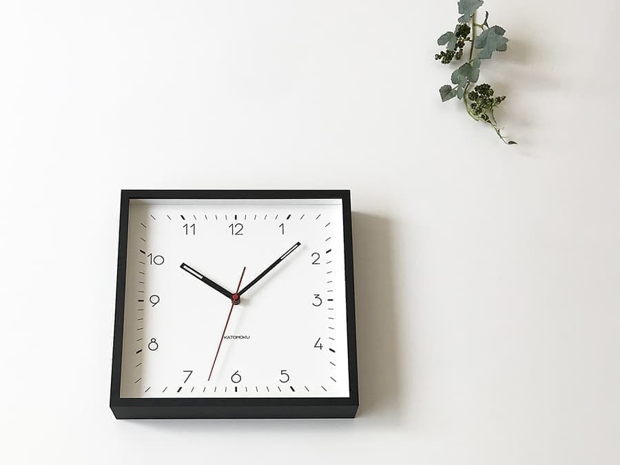 郡上踊りで有名な郡上八幡で観光体験のカトモクのお店を運営する加藤木工が作る日本製セイコー電波壁掛け時計