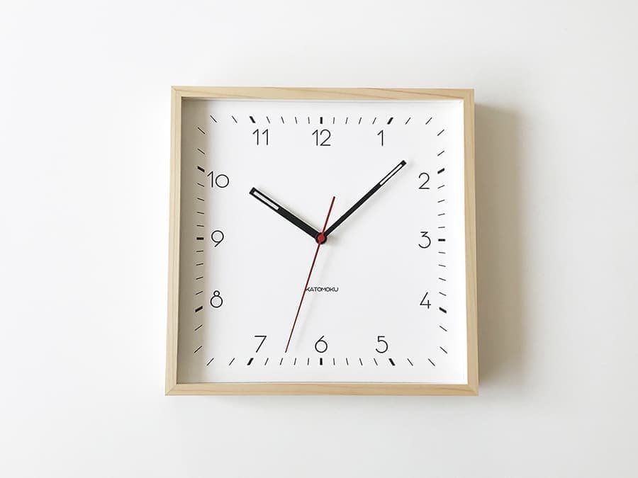 郡上踊りで有名な郡上八幡で観光体験のカトモクのお店を運営する加藤木工が作る日本製セイコー電波壁掛け時計