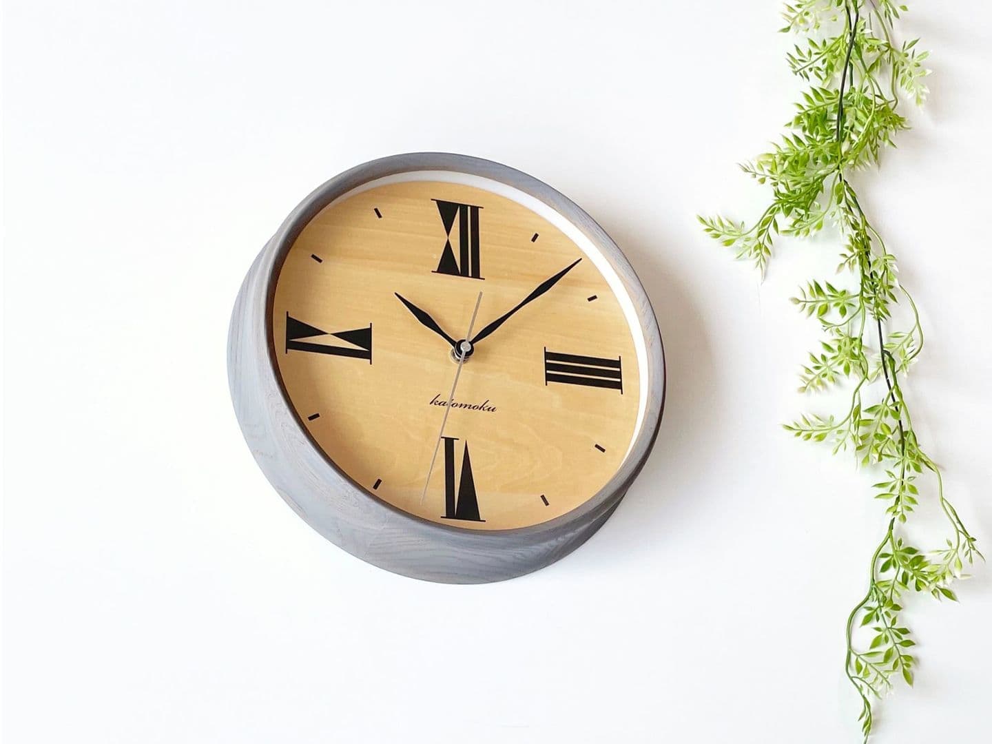 郡上踊りで有名な郡上八幡で観光体験のカトモクのお店を運営する加藤木工が作る日本製セイコー電波壁掛け時計