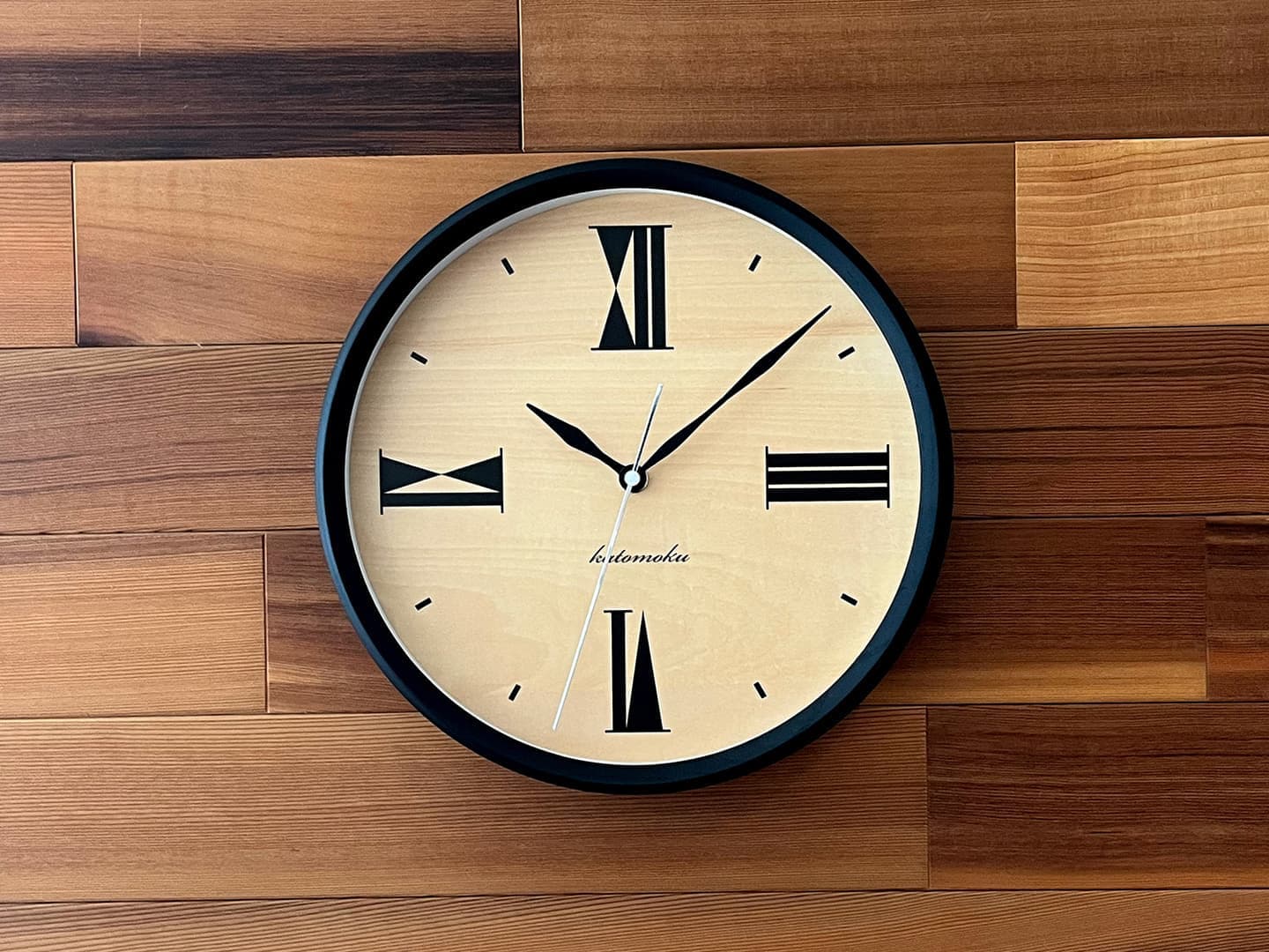 郡上踊りで有名な郡上八幡で観光体験のカトモクのお店を運営する加藤木工が作る日本製セイコー電波壁掛け時計