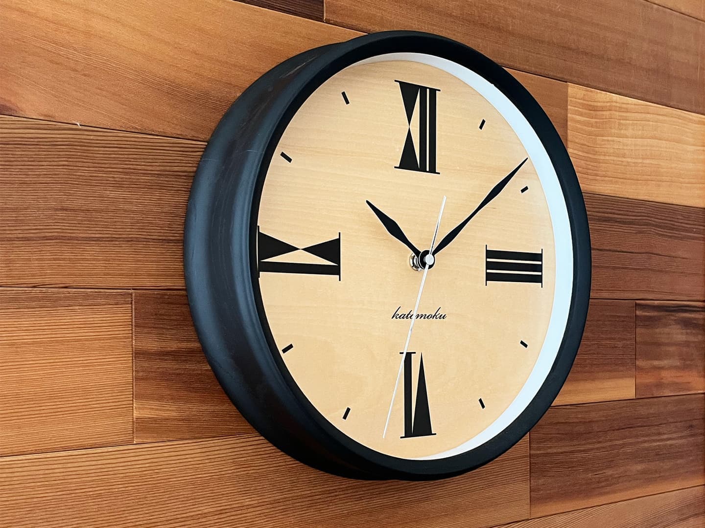 郡上踊りで有名な郡上八幡で観光体験のカトモクのお店を運営する加藤木工が作る日本製セイコー電波壁掛け時計