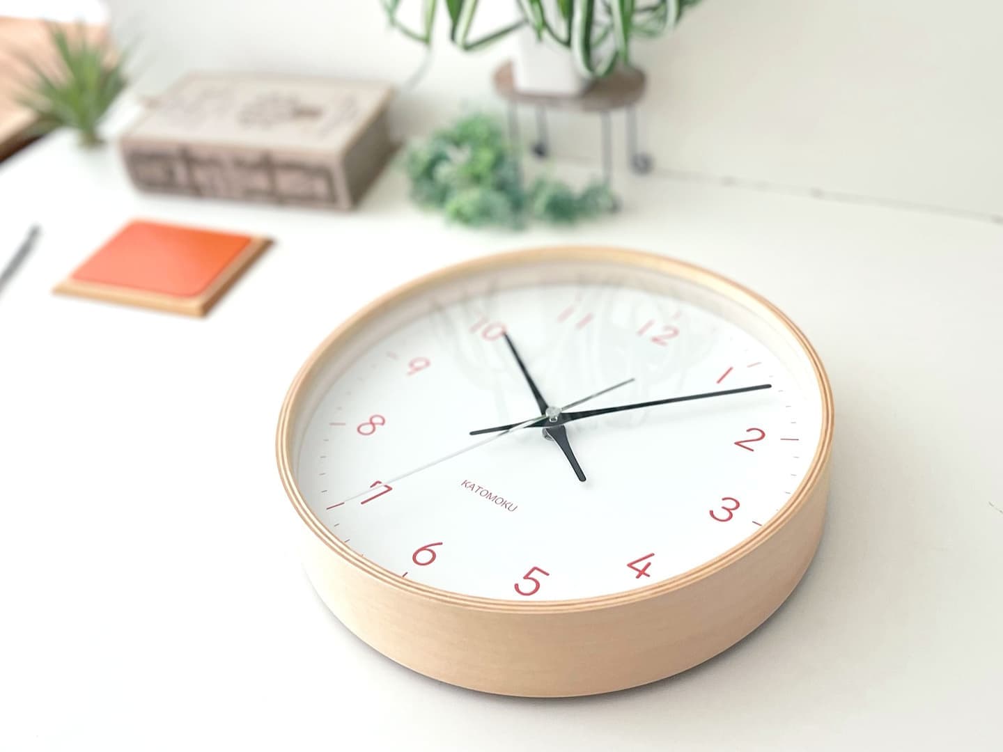 郡上踊りで有名な郡上八幡で観光体験のカトモクのお店を運営する加藤木工が作る日本製セイコー電波壁掛け時計