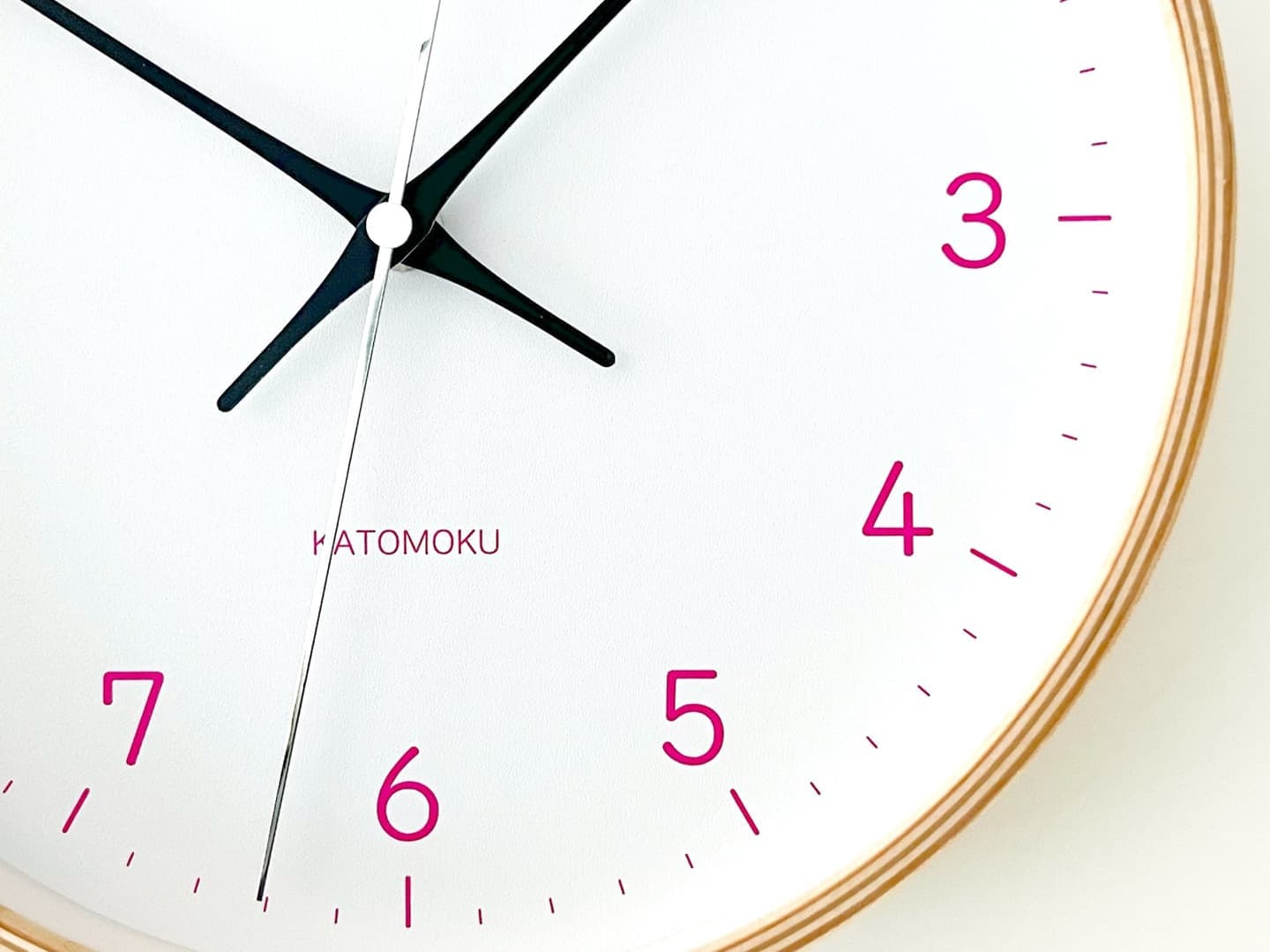 郡上踊りで有名な郡上八幡で観光体験のカトモクのお店を運営する加藤木工が作る日本製セイコー電波壁掛け時計