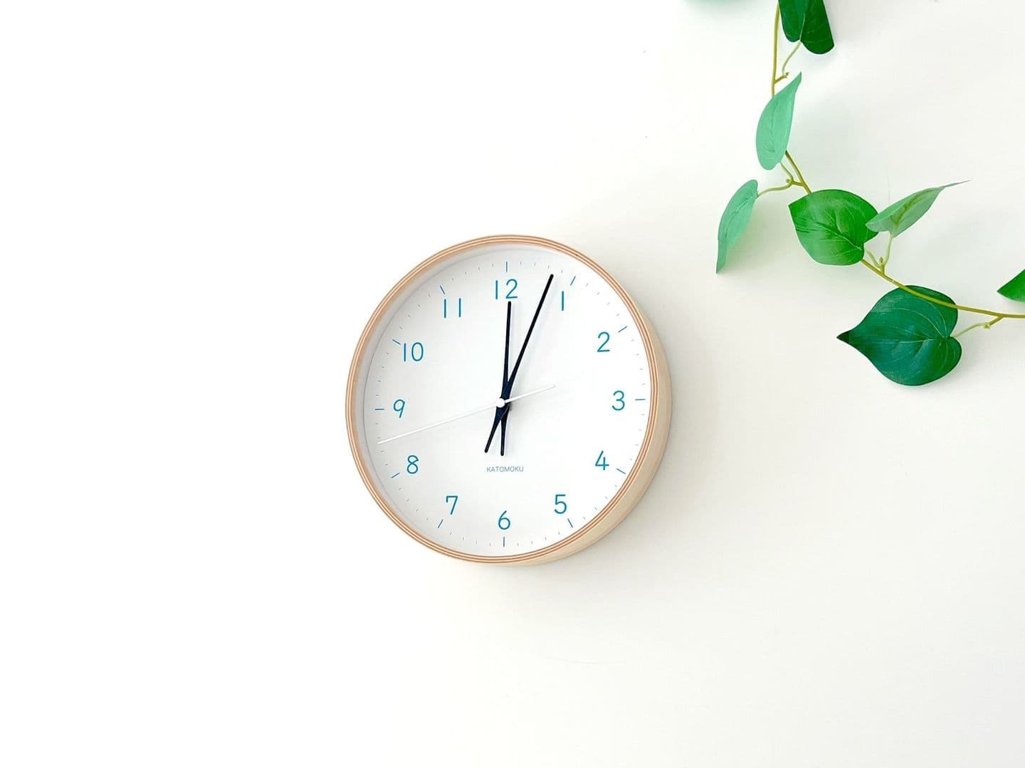 郡上踊りで有名な郡上八幡で観光体験のカトモクのお店を運営する加藤木工が作る日本製セイコー電波壁掛け時計