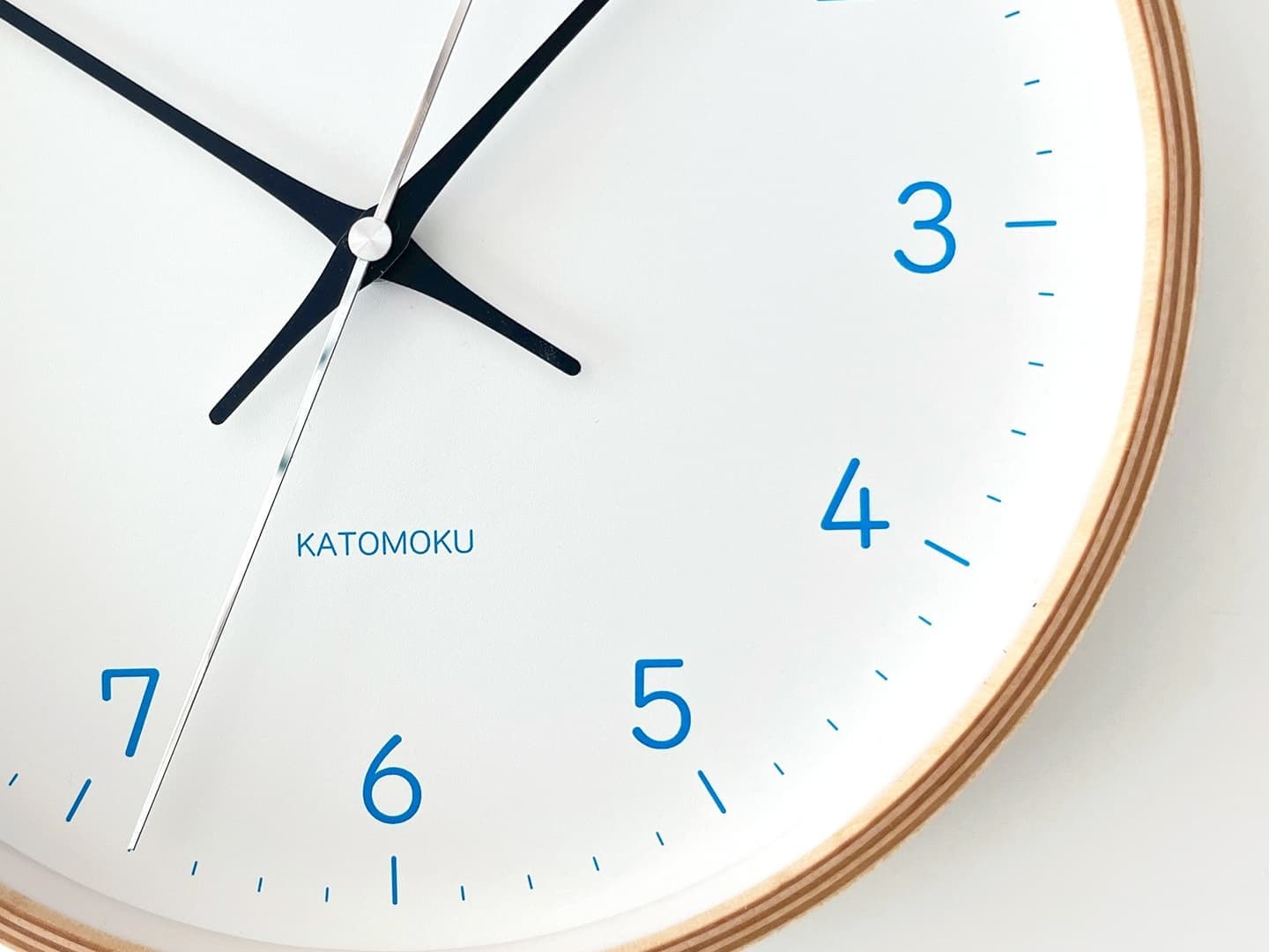 郡上踊りで有名な郡上八幡で観光体験のカトモクのお店を運営する加藤木工が作る日本製セイコー電波壁掛け時計