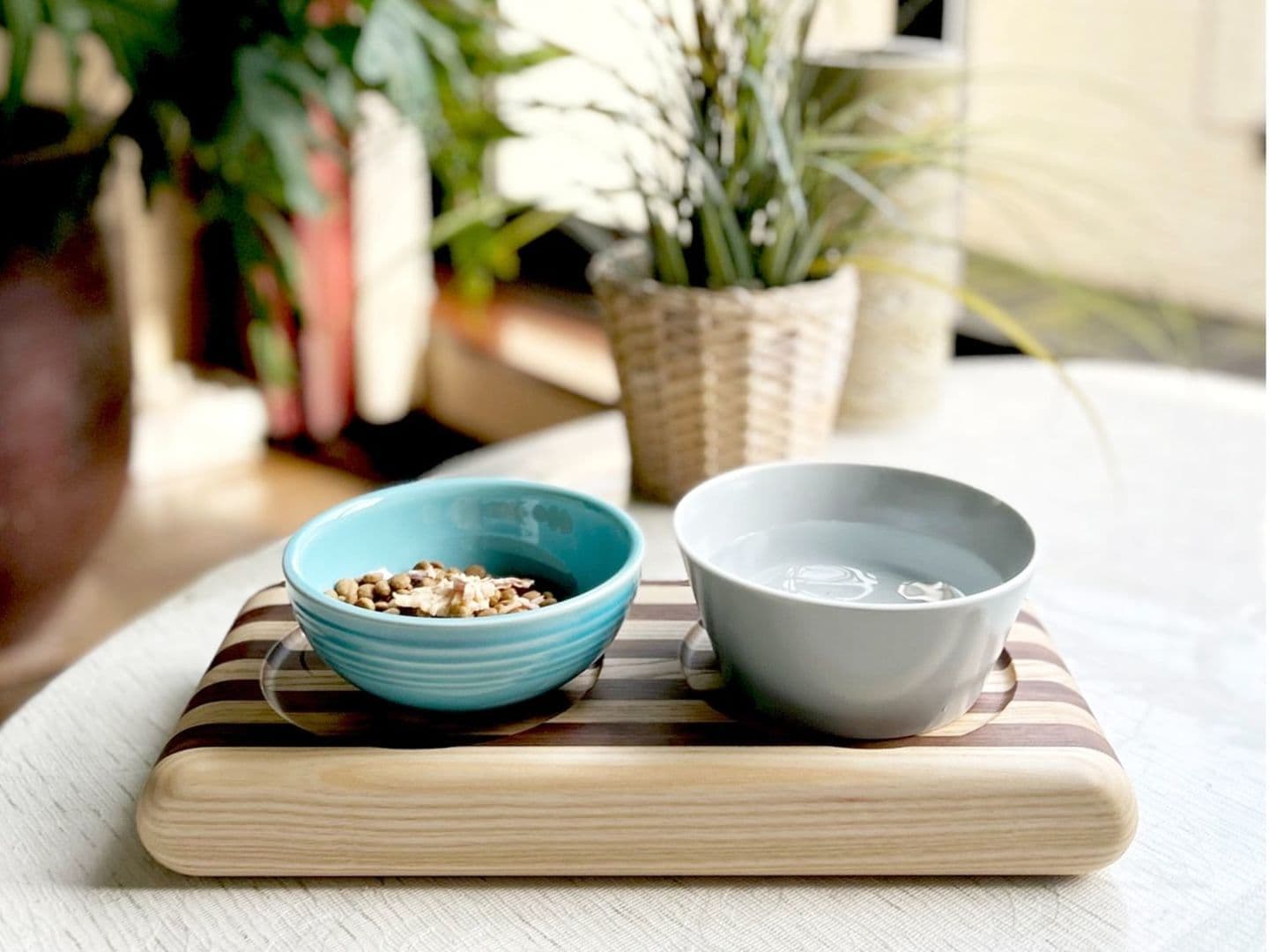 ねこちゃん、犬ちゃんの木製おしゃれ餌入れ