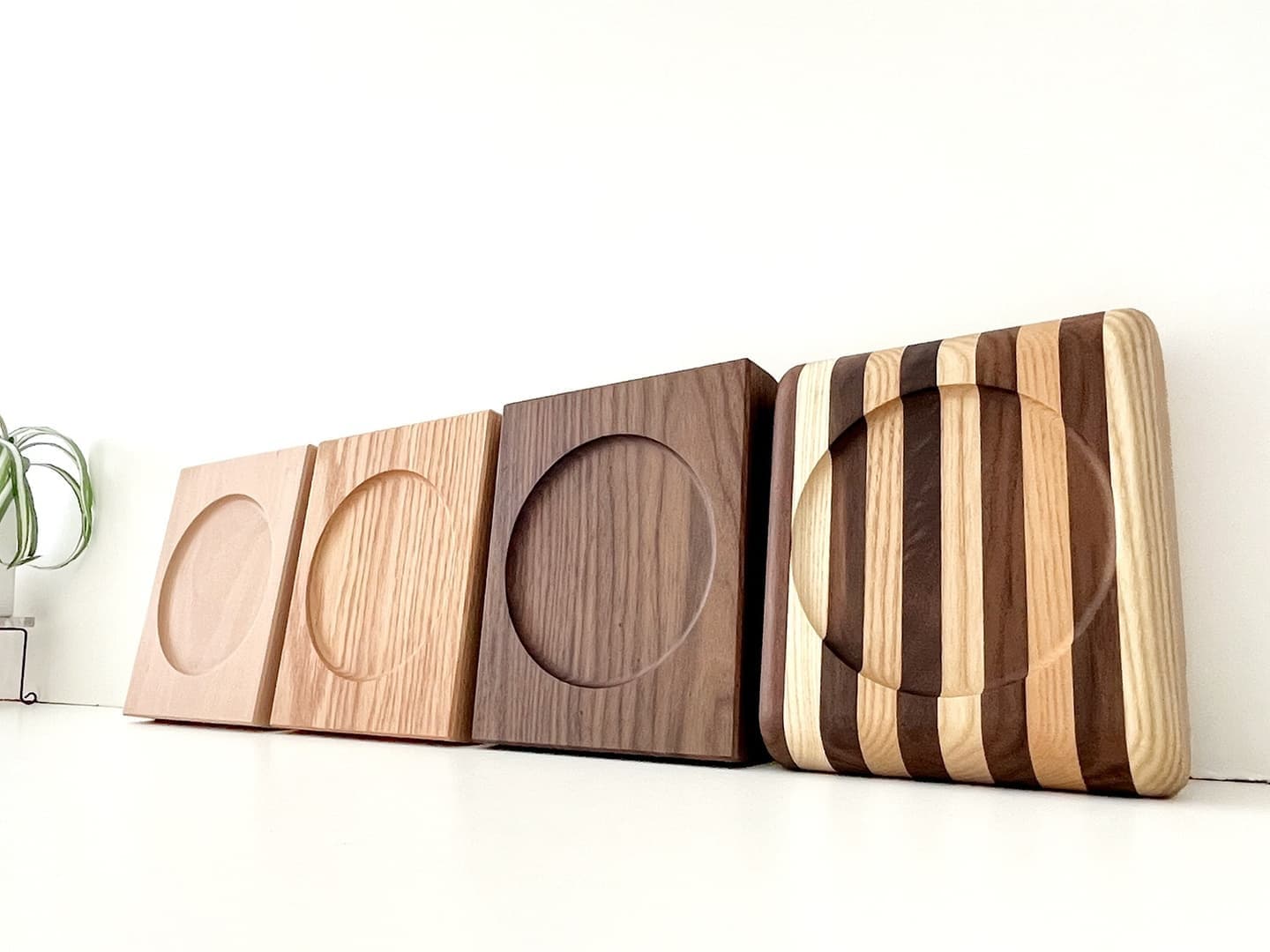 ねこちゃん、犬ちゃんの木製おしゃれ餌入れ