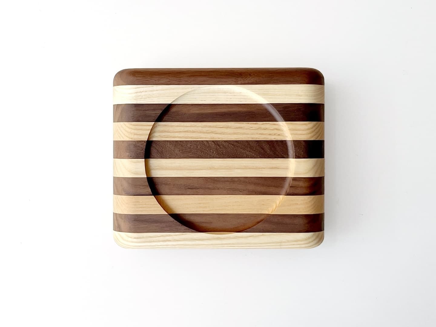 ねこちゃん、犬ちゃんの木製おしゃれ餌入れ