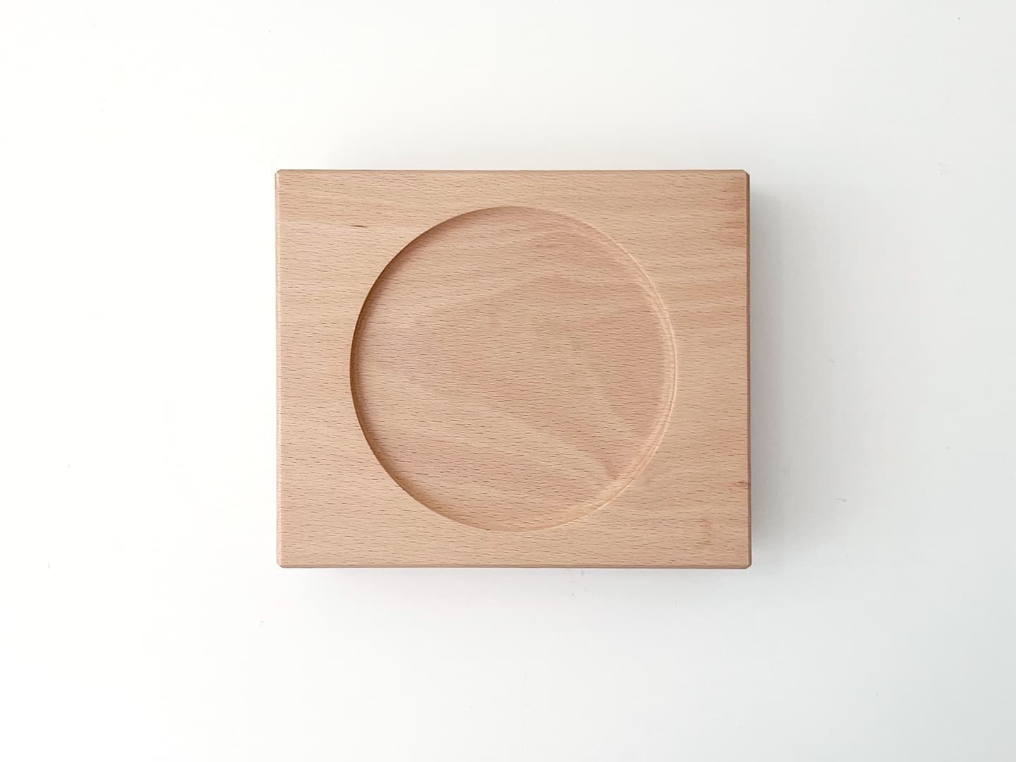 ねこちゃん、犬ちゃんの木製おしゃれ餌入れ