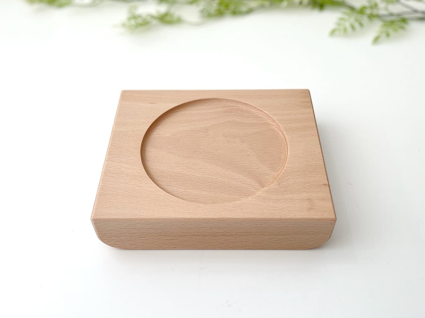 ねこちゃん、犬ちゃんの木製おしゃれ餌入れ