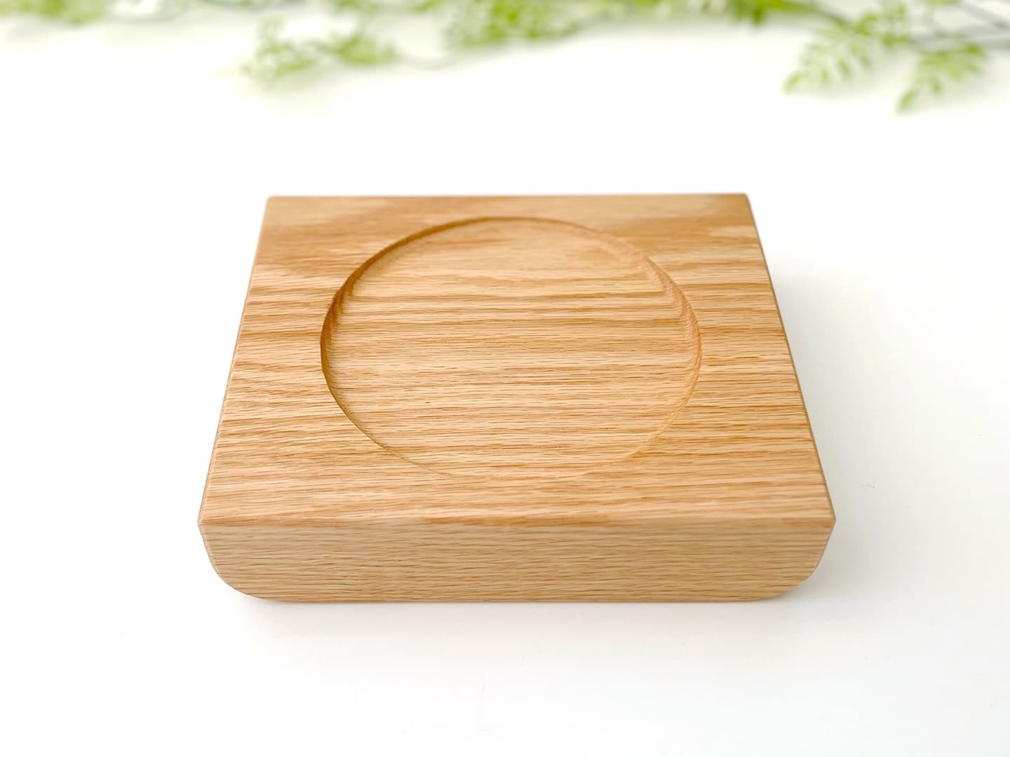 ねこちゃん、犬ちゃんの木製おしゃれ餌入れ