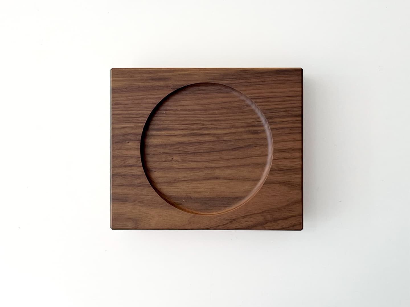 ねこちゃん、犬ちゃんの木製おしゃれ餌入れ