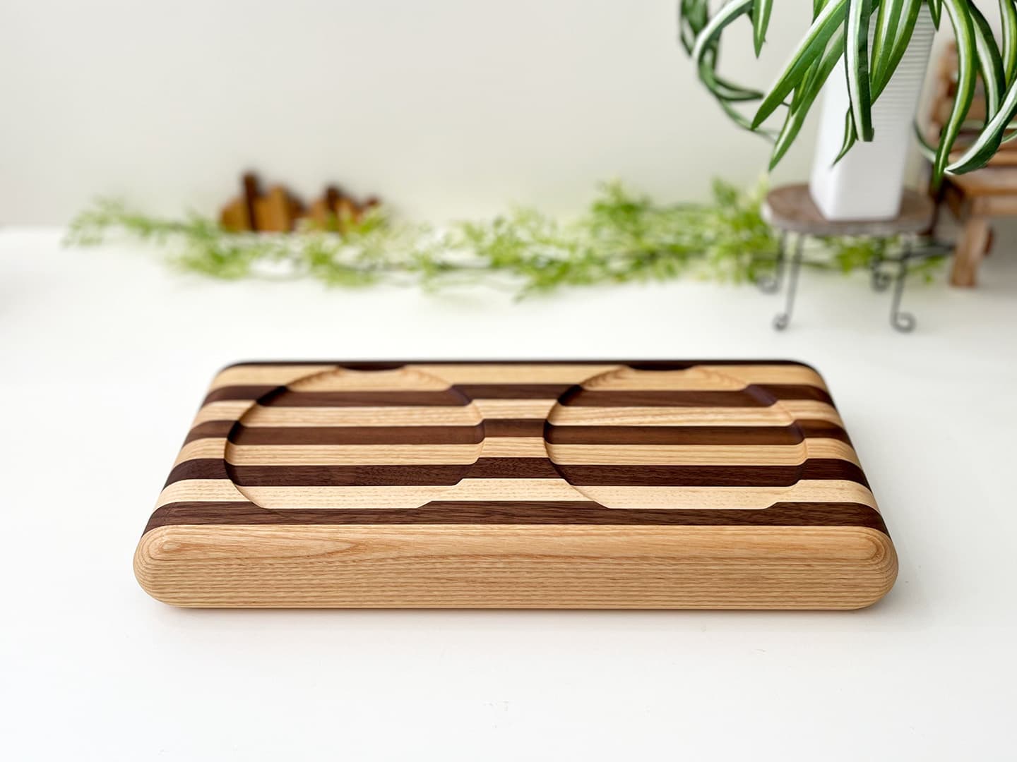 ねこちゃん、犬ちゃんの木製おしゃれ餌入れ