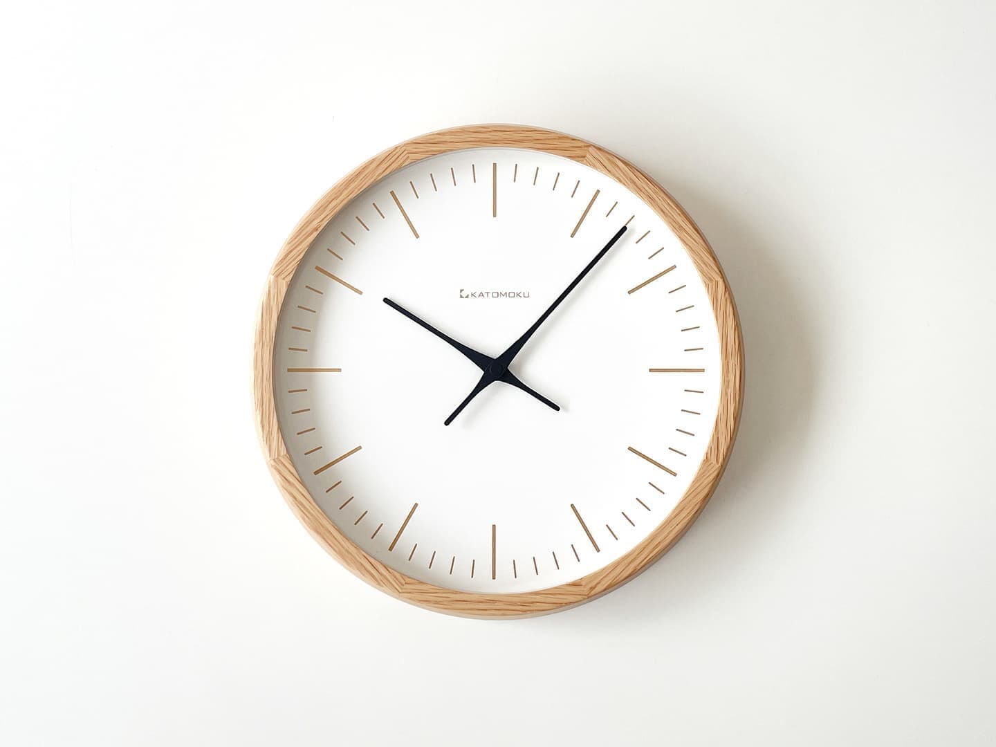 郡上踊りで有名な郡上八幡で観光体験のカトモクのお店を運営する加藤木工が作る日本製セイコー電波壁掛け時計