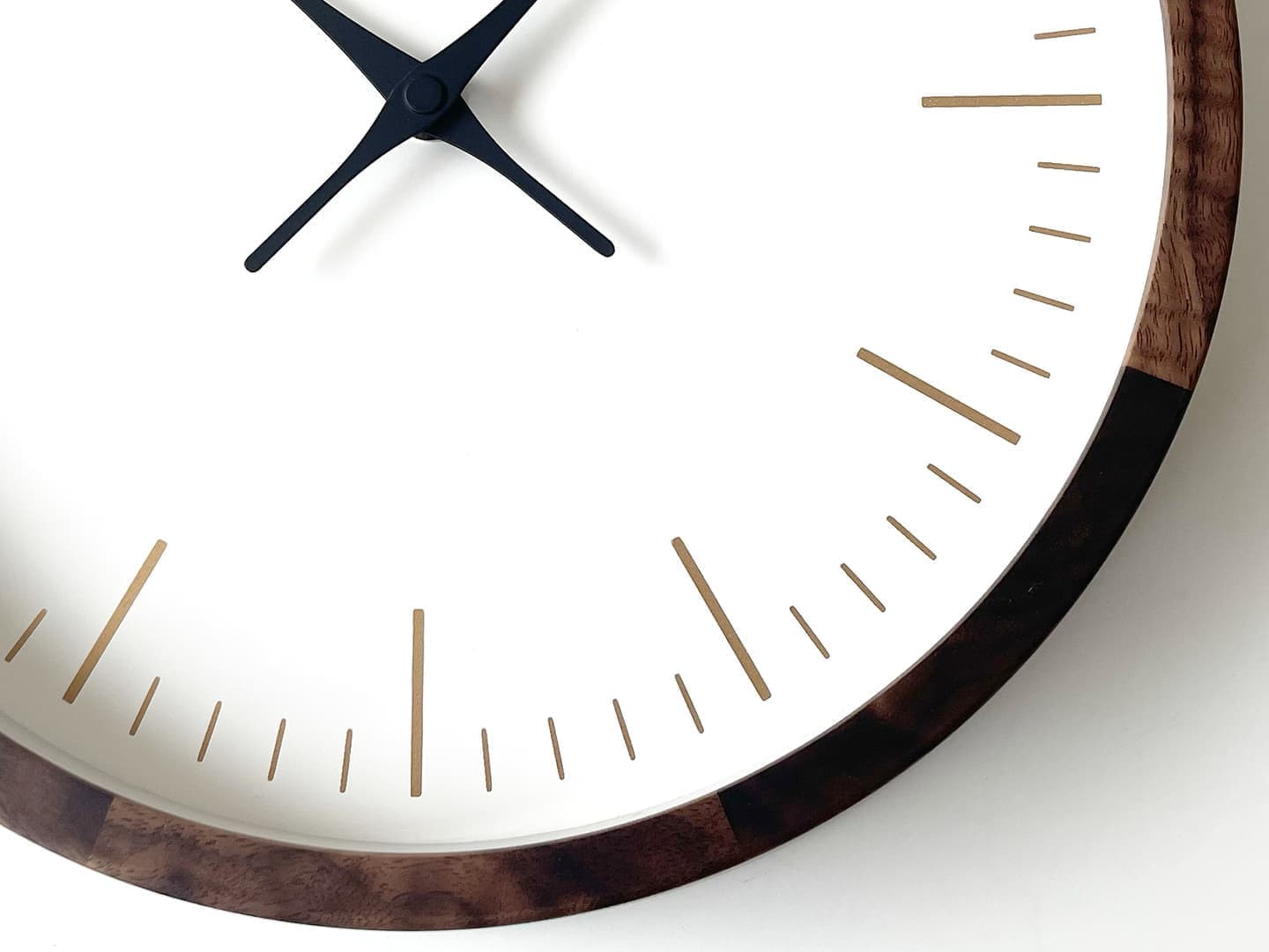 郡上踊りで有名な郡上八幡で観光体験のカトモクのお店を運営する加藤木工が作る日本製セイコー電波壁掛け時計