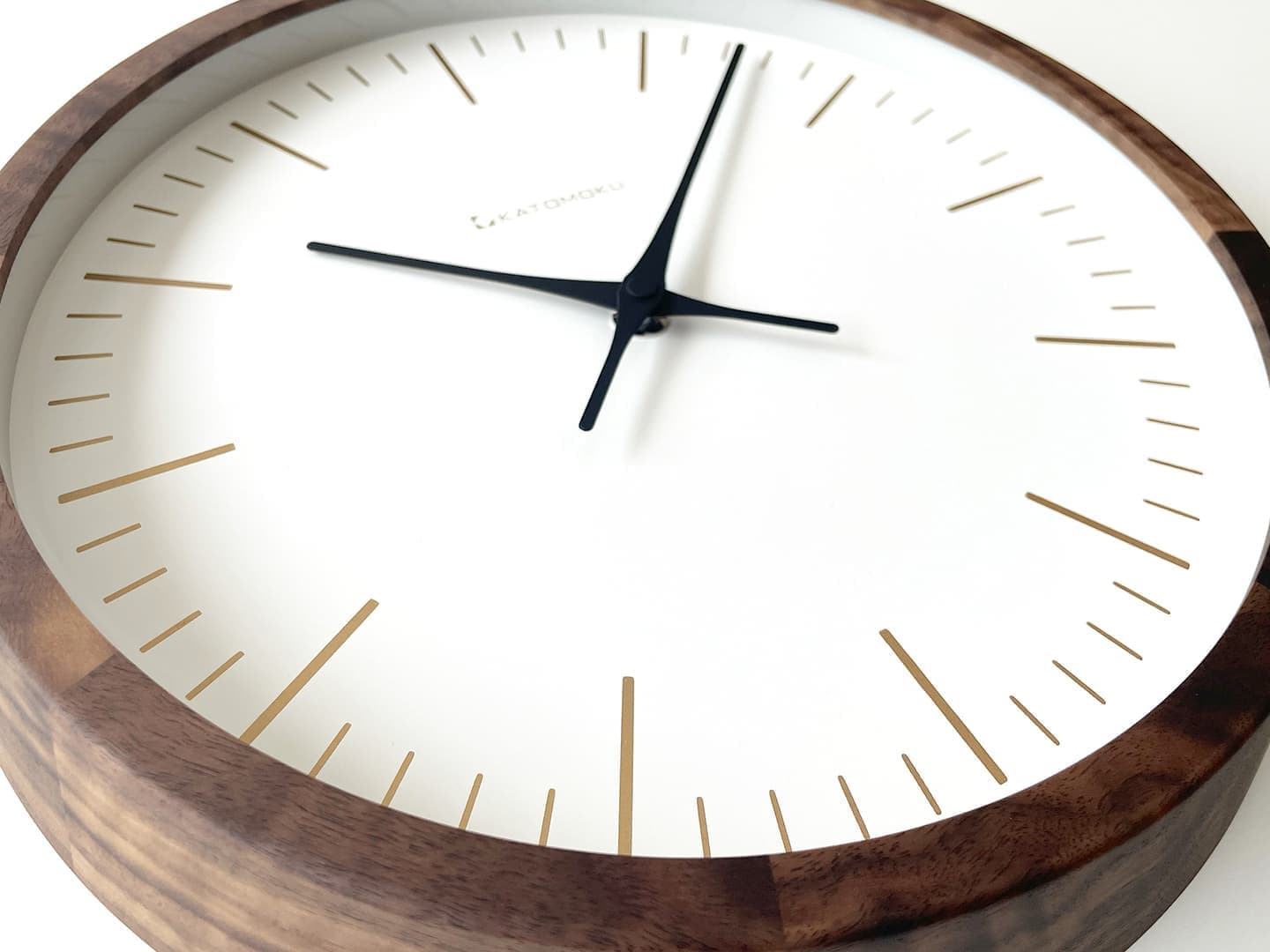 郡上踊りで有名な郡上八幡で観光体験のカトモクのお店を運営する加藤木工が作る日本製セイコー電波壁掛け時計