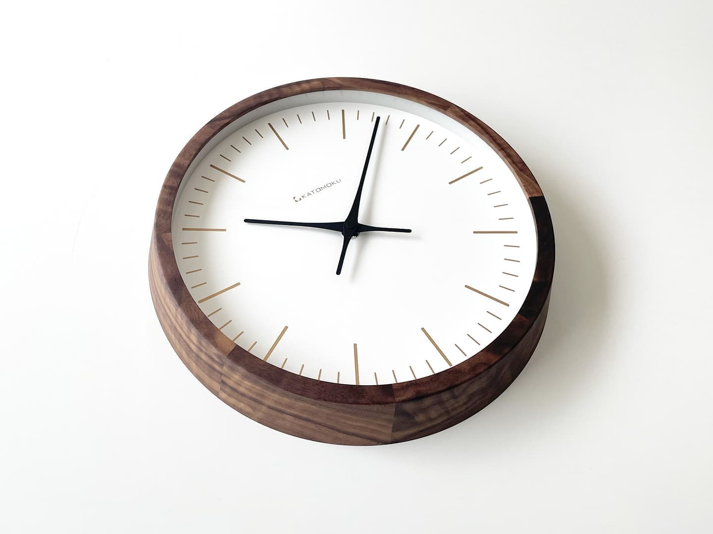 郡上踊りで有名な郡上八幡で観光体験のカトモクのお店を運営する加藤木工が作る日本製セイコー電波壁掛け時計