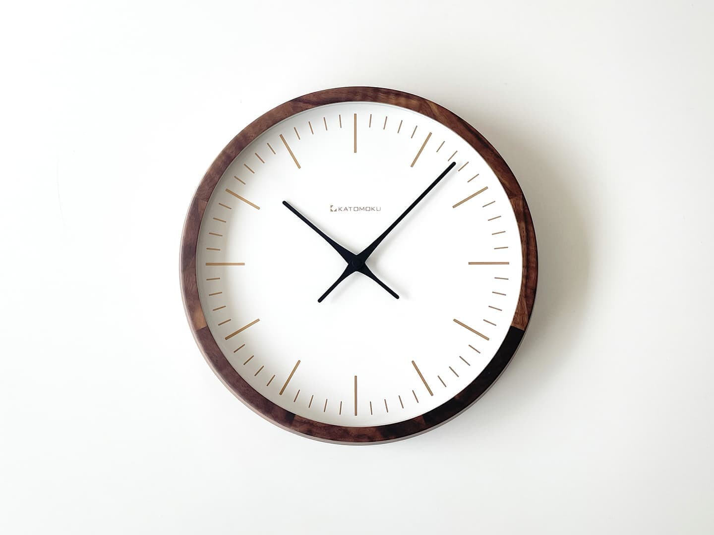 郡上踊りで有名な郡上八幡で観光体験のカトモクのお店を運営する加藤木工が作る日本製セイコー電波壁掛け時計