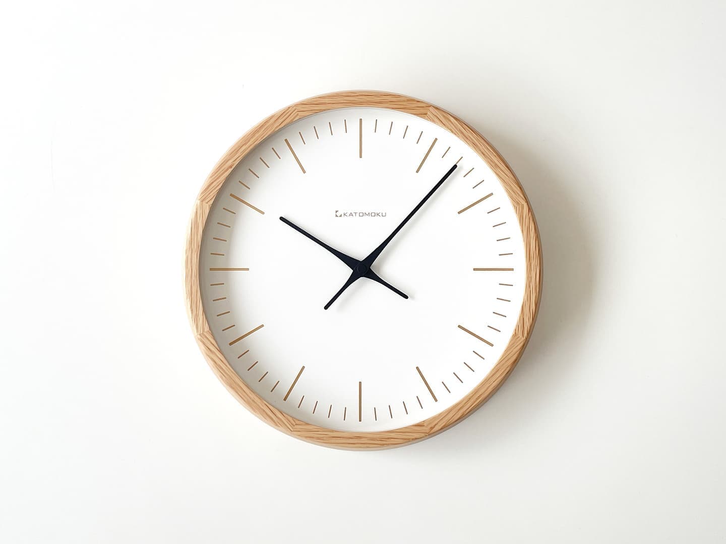 郡上踊りで有名な郡上八幡で観光体験のカトモクのお店を運営する加藤木工が作る日本製セイコー電波壁掛け時計