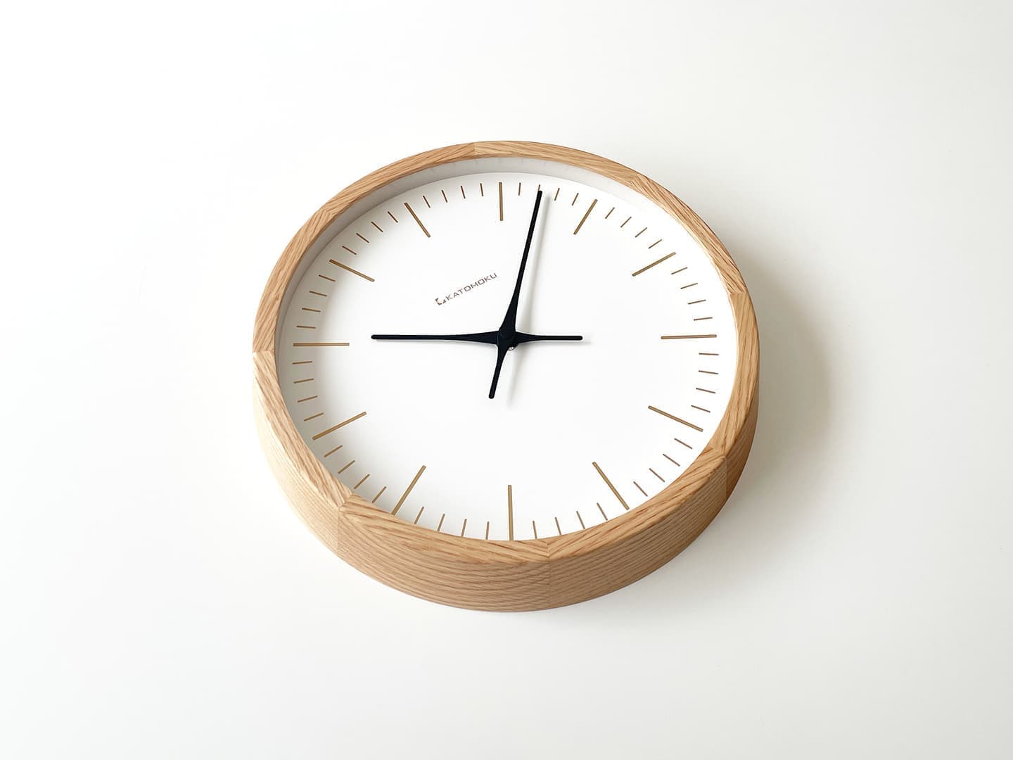 郡上踊りで有名な郡上八幡で観光体験のカトモクのお店を運営する加藤木工が作る日本製セイコー電波壁掛け時計