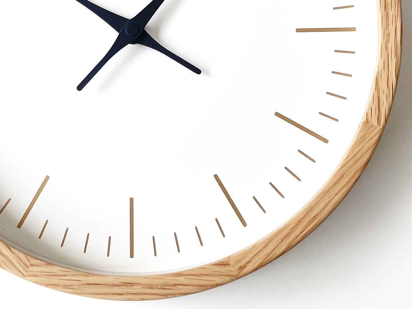 郡上踊りで有名な郡上八幡で観光体験のカトモクのお店を運営する加藤木工が作る日本製セイコー電波壁掛け時計