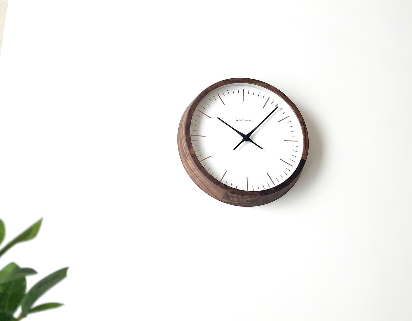 郡上踊りで有名な郡上八幡で観光体験のカトモクのお店を運営する加藤木工が作る日本製セイコー電波壁掛け時計