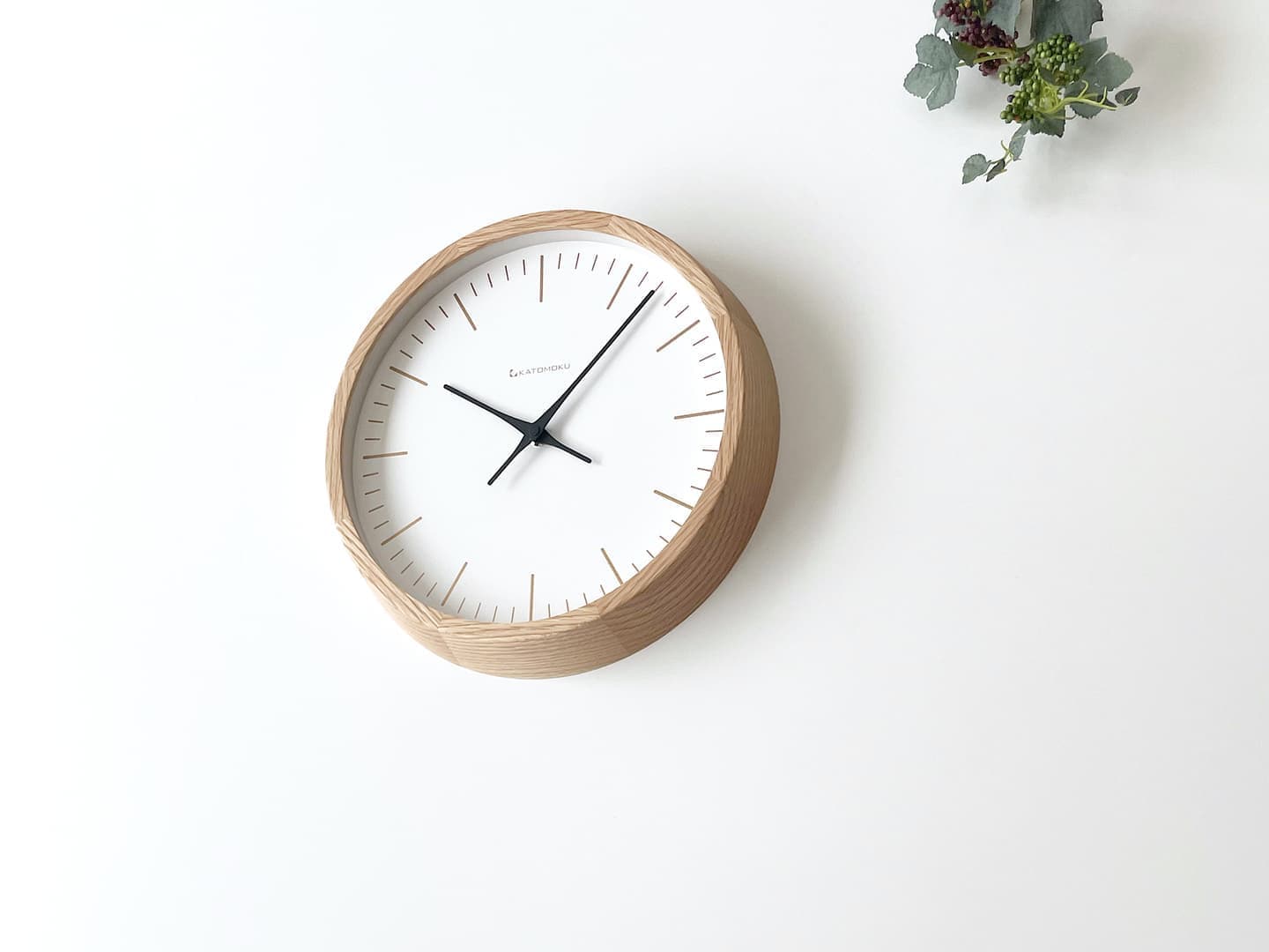 郡上踊りで有名な郡上八幡で観光体験のカトモクのお店を運営する加藤木工が作る日本製セイコー電波壁掛け時計