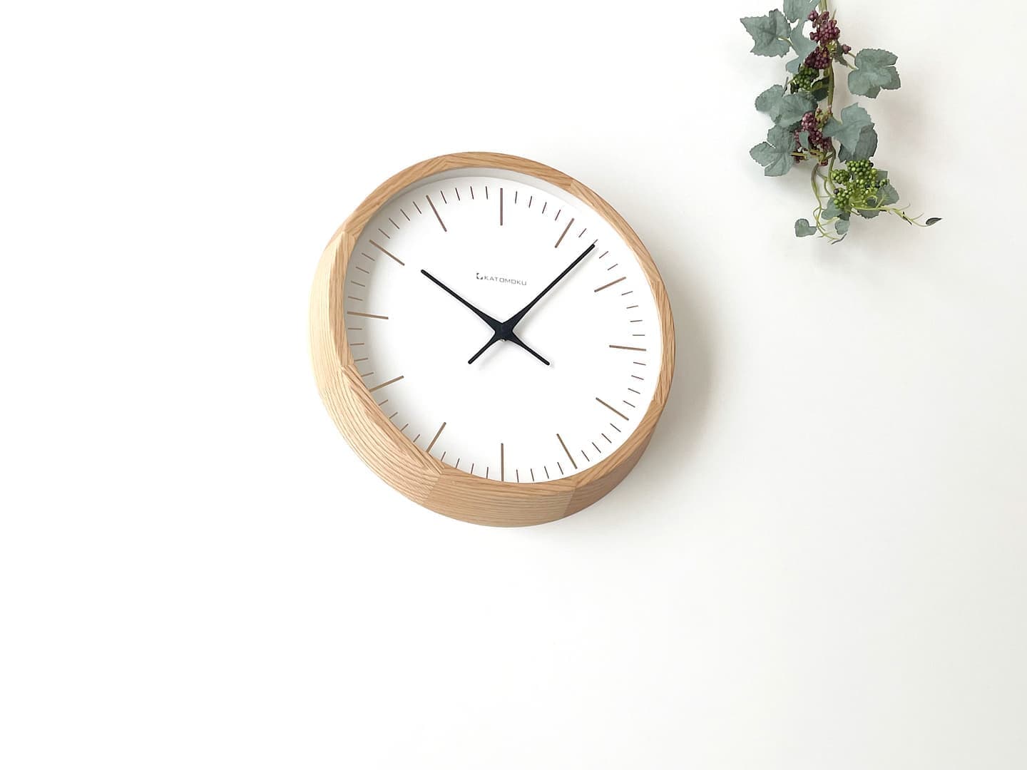 郡上踊りで有名な郡上八幡で観光体験のカトモクのお店を運営する加藤木工が作る日本製セイコー電波壁掛け時計