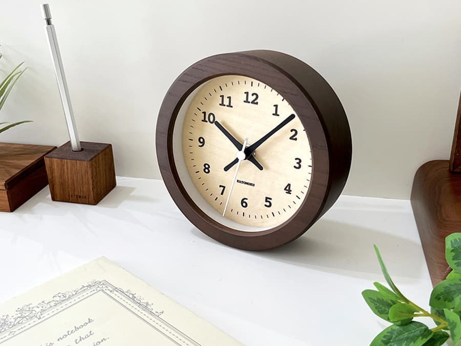 郡上踊りで有名な郡上八幡で観光体験のカトモクのお店を運営する加藤木工が作る日本製セイコー電波壁掛け時計