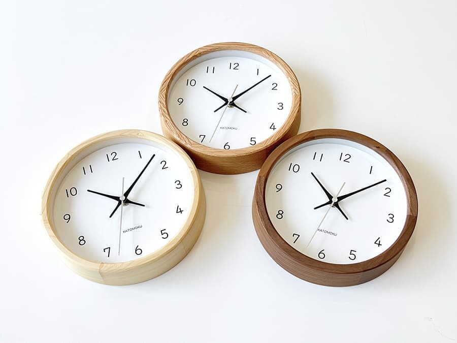 郡上踊りで有名な郡上八幡で観光体験のカトモクのお店を運営する加藤木工が作る日本製セイコー電波壁掛け時計