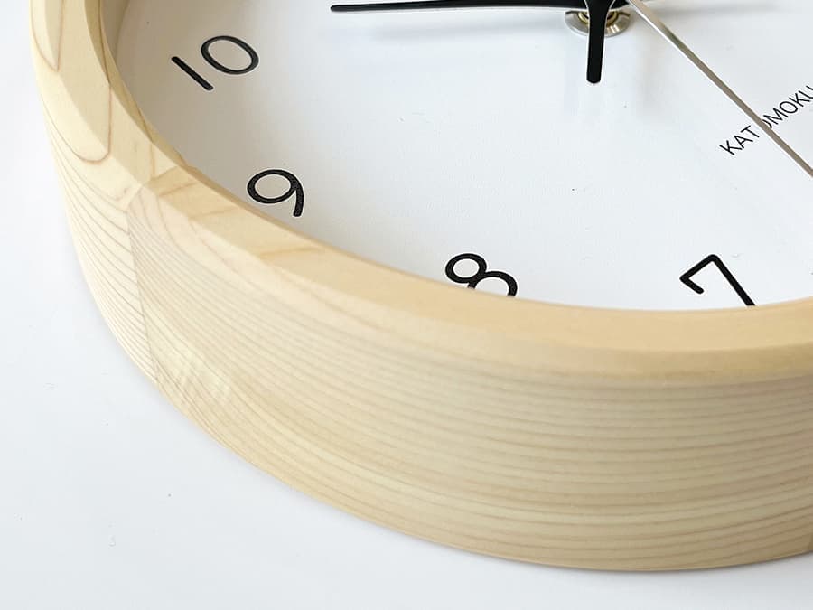 郡上踊りで有名な郡上八幡で観光体験のカトモクのお店を運営する加藤木工が作る日本製セイコー電波壁掛け時計